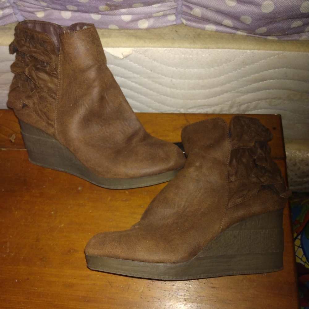 Ruffle suede booties